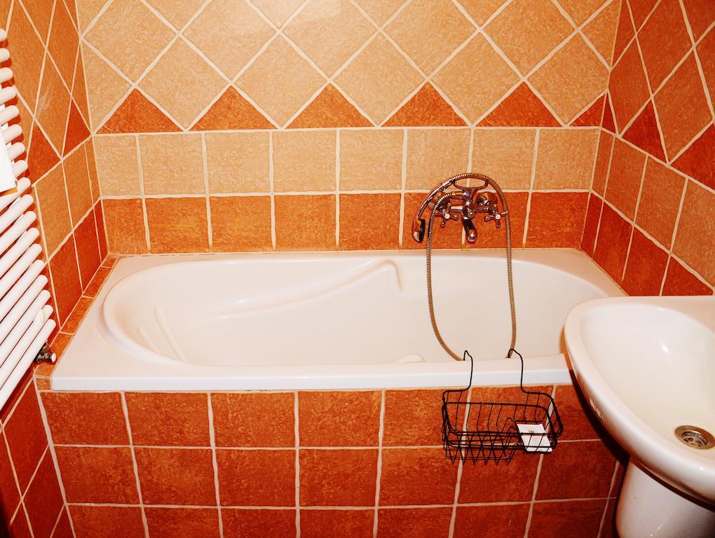 Ezuestfenyo Hotel Telkibánya エクステリア 写真