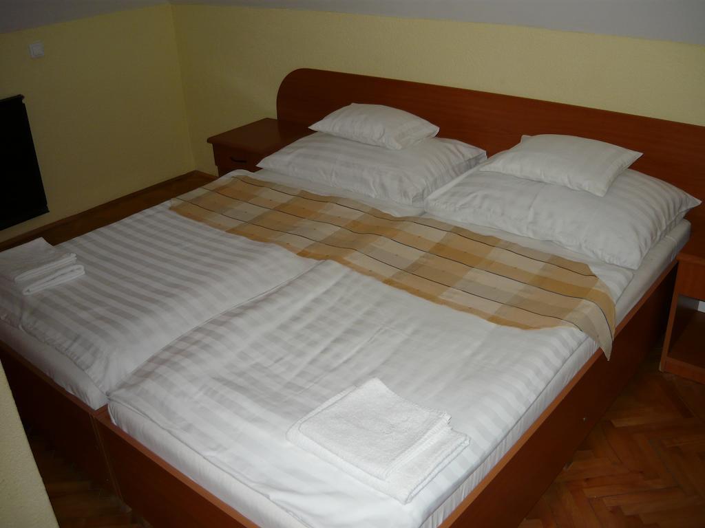 Ezuestfenyo Hotel Telkibánya エクステリア 写真