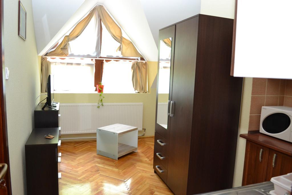Ezuestfenyo Hotel Telkibánya エクステリア 写真