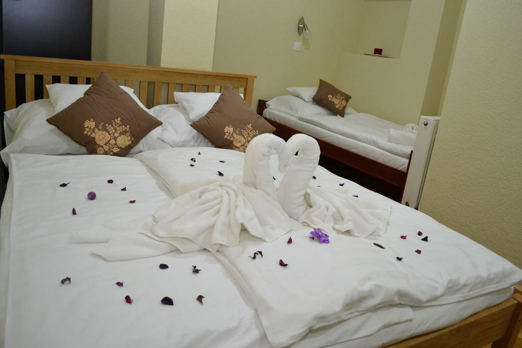 Ezuestfenyo Hotel Telkibánya エクステリア 写真