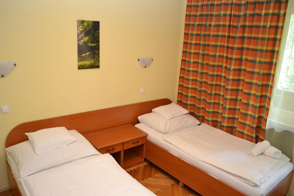 Ezuestfenyo Hotel Telkibánya エクステリア 写真