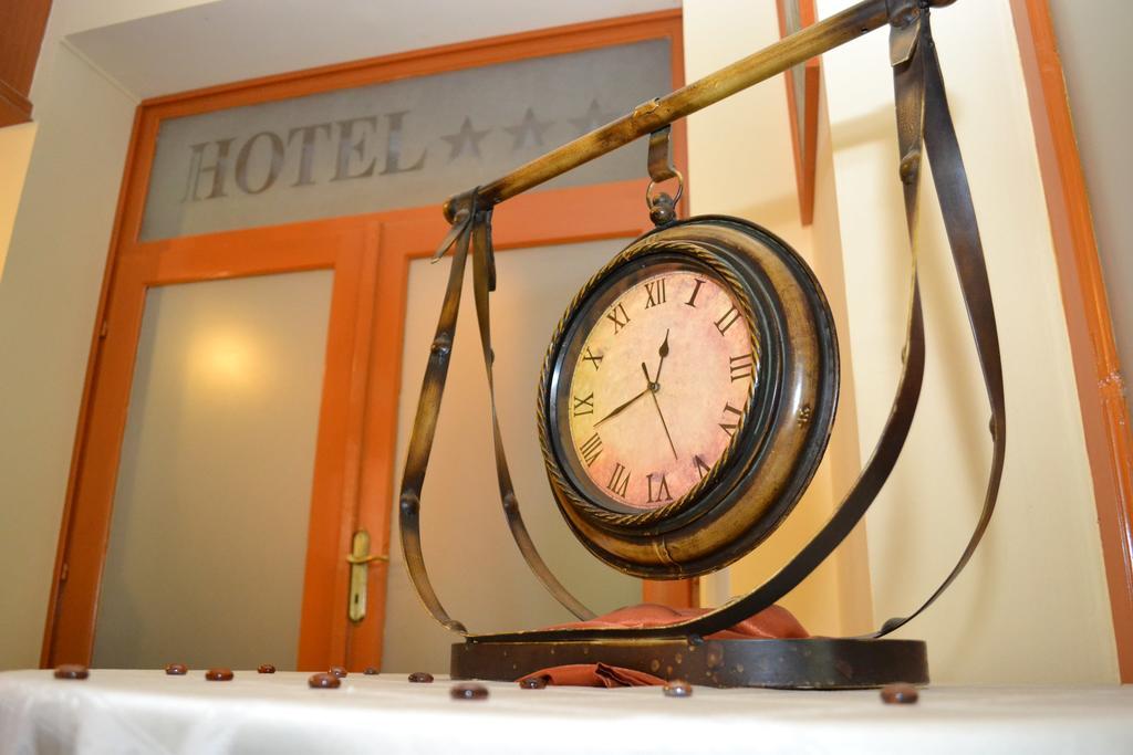Ezuestfenyo Hotel Telkibánya エクステリア 写真