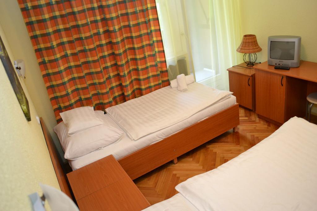 Ezuestfenyo Hotel Telkibánya エクステリア 写真