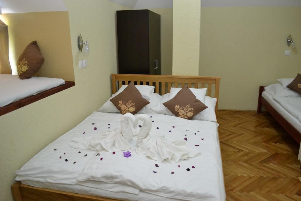 Ezuestfenyo Hotel Telkibánya エクステリア 写真