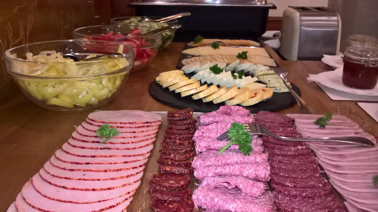 Ezuestfenyo Hotel Telkibánya エクステリア 写真